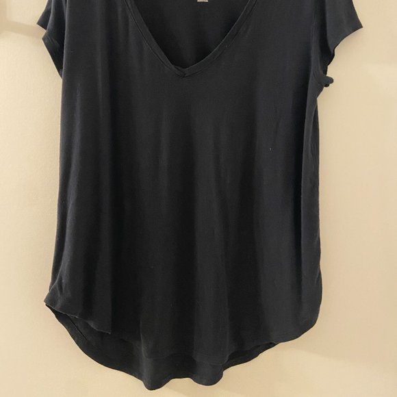 American Eagle Outfitters Black T-Shirt - Picture 2 of 4